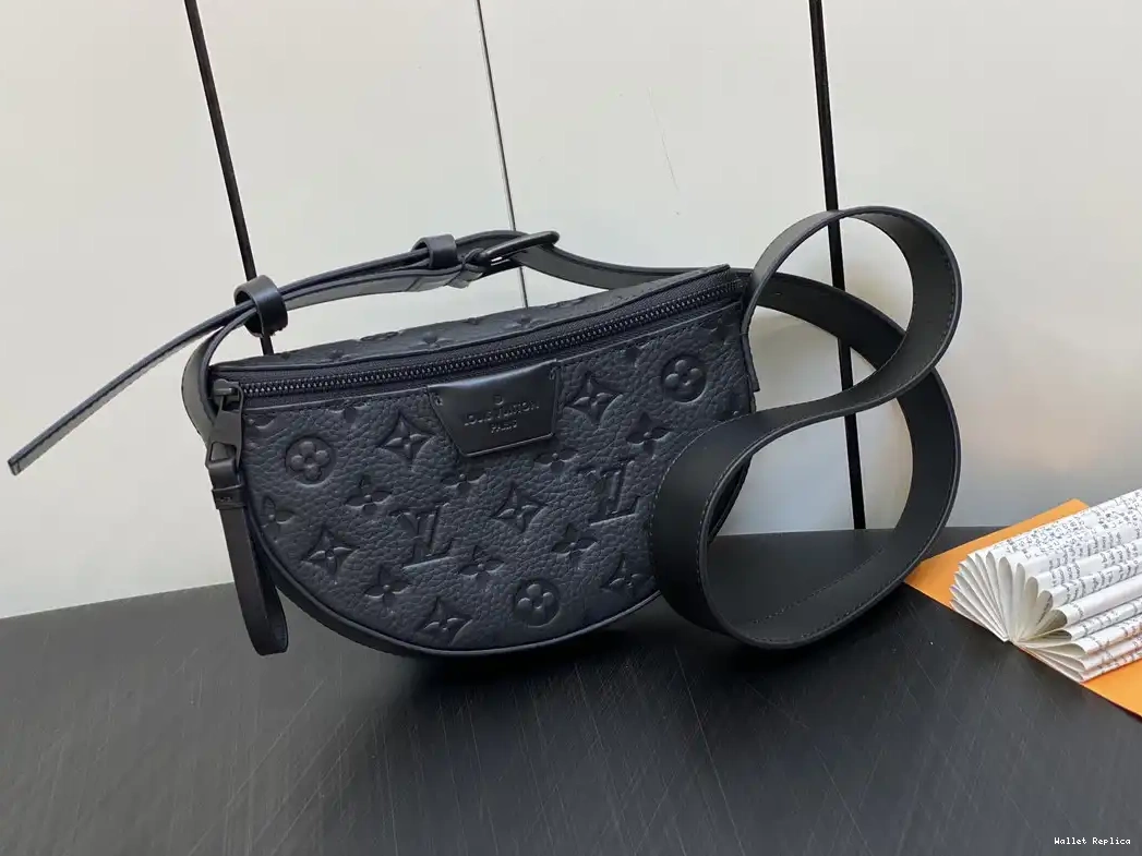 Moon LOUIS VUITTON Crossbody 0604